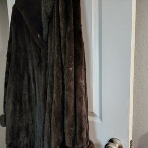 Neiman Marcus size 18/20 Knee lenght